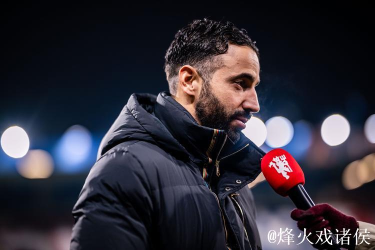 邮报:曼联5名弃将被允许归队训练,但需避开阿莫林和其他队员 邮报:曼联5名弃将被允许归队训练,但需避开阿莫林和其他队员