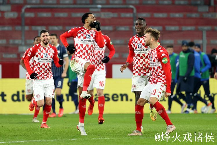 2-2拜仁,美因茨是近20年首支客场从榜首身上拿 2-2拜仁,美因茨是近20年首支客场从榜首身上拿