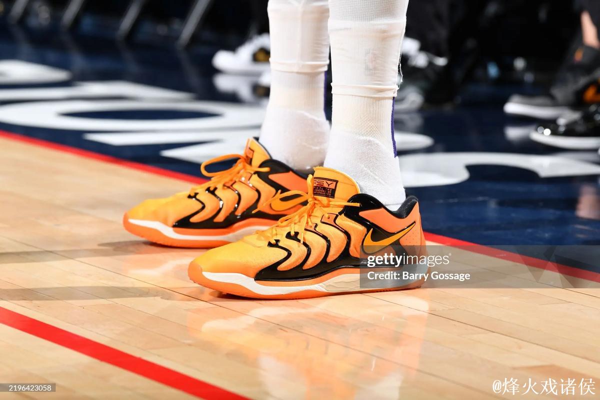 库里23分无力回天，杜兰特21+10，勇士不敌太阳遭遇4连败